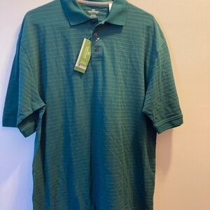 Men’s size large green short sleeve golf shirt, brand is Dockers Premium Golf
